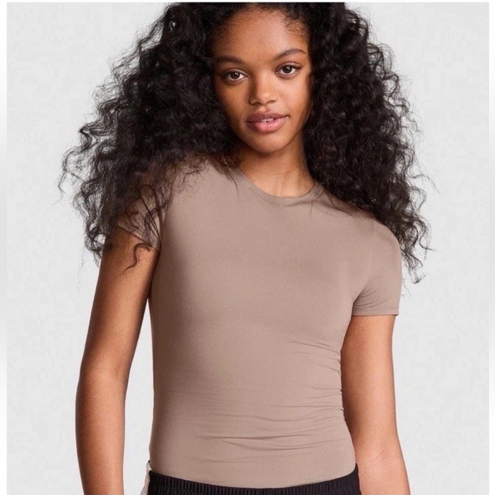 VICTORIA’S SECRET PINK ESSENTIALS SHORT SLEEVE BUTTERY SOFT T SHIRT M NWT $35